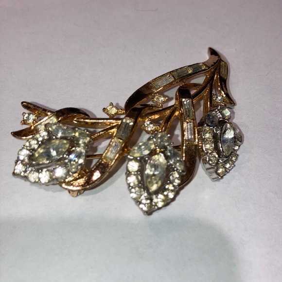 1930-1955 TRIFARI PAT PEND Rhinestones Brooch Pin - Picture 1 of 9